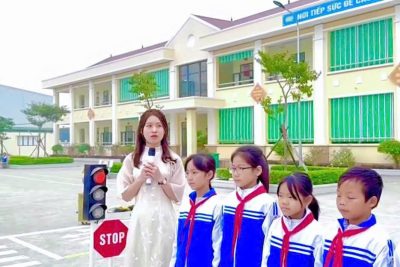 Trường TH Kim Đồng thực hiện chủ đề” Chúng em  với an toàn giao thông” qua tiết học An toàn giao thông  lớp4